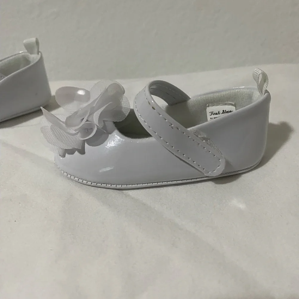 FIRST STEP Baby Girl’s White Shoes with Flower and Shine Heart. Size 6-9 Months